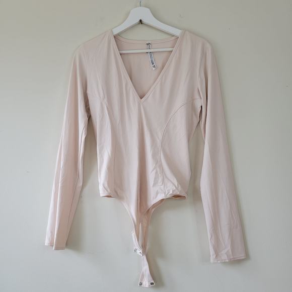 FREE PEOPLE Womens Bodysuit Super Soft Deep V Cream Nude size Large - Picture 3 of 11